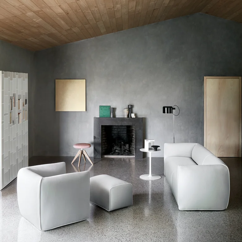 Mia armchair